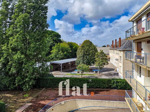 Grand Appartement T3/T4 de 92m2+Place de pkg en s/sol+ balcon / dpe C / 3ème étage / ascenseur