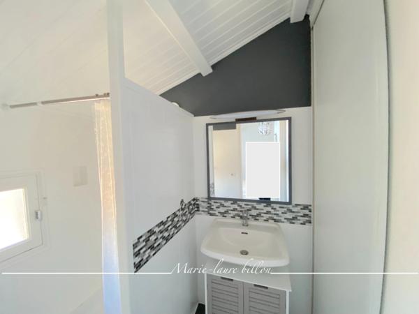 Maison à vendre 2 pièces SAINT GILLES CROIX DE VIE (85)- T2 mezzanine avec sa courette et une dépendance