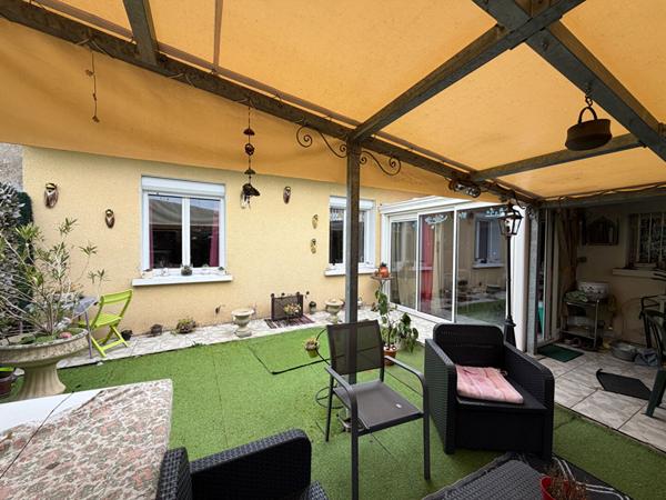 Maison de Plain-Pied  de type III avec garage quartier Cité Bel-Air.