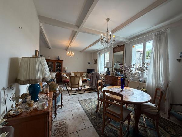 Maison de Plain-Pied  de type III avec garage quartier Cité Bel-Air.