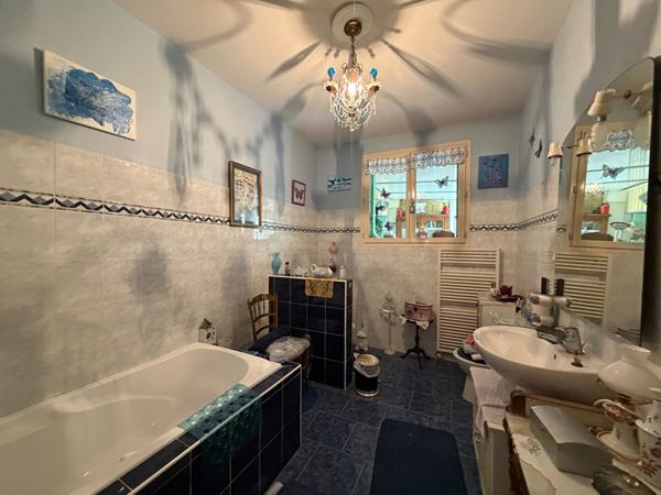 Maison de Plain-Pied  de type III avec garage quartier Cité Bel-Air.