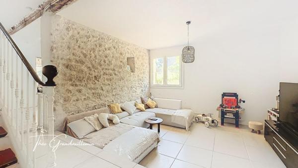 Maison de charme à fort potentiel sur Peyrolles !