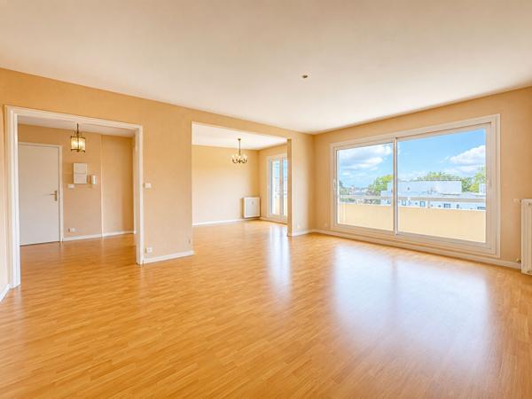 Appartement Orleans 3 pièces de 85.63 m2 avec balcon, ascenseur, parking et cave