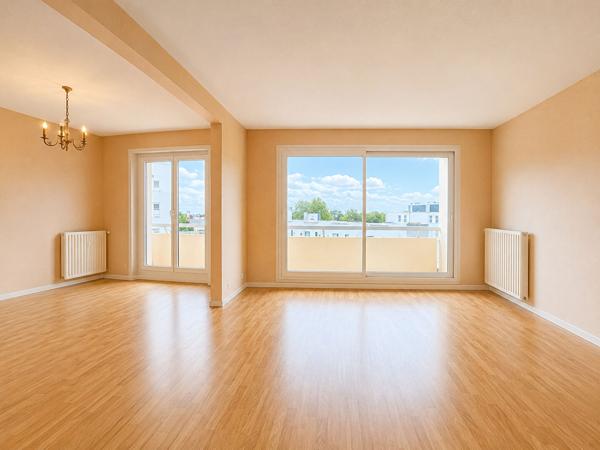 Appartement Orleans 3 pièces de 85.63 m2 avec balcon, ascenseur, parking et cave