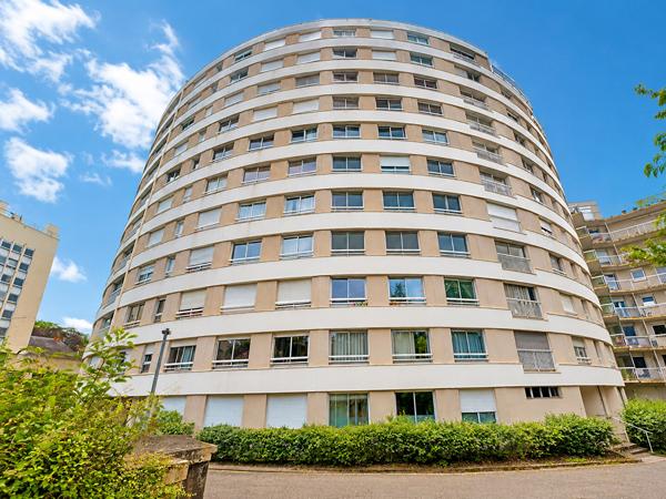 Appartement Orleans 3 pièces de 85.63 m2 avec balcon, ascenseur, parking et cave