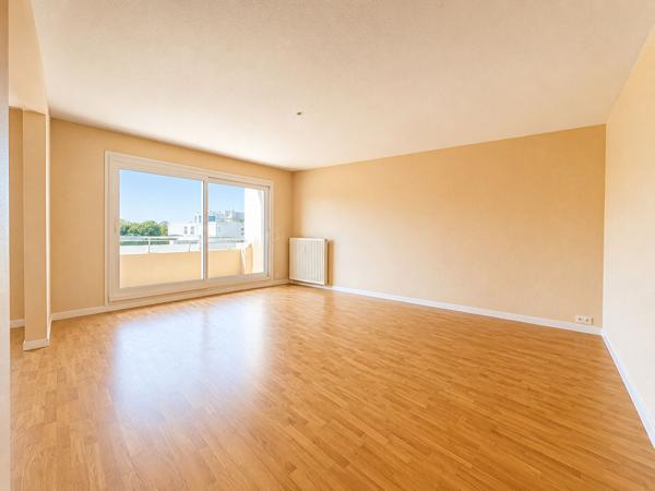 Appartement Orleans 3 pièces de 85.63 m2 avec balcon, ascenseur, parking et cave