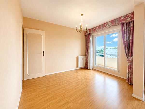 Appartement Orleans 3 pièces de 85.63 m2 avec balcon, ascenseur, parking et cave
