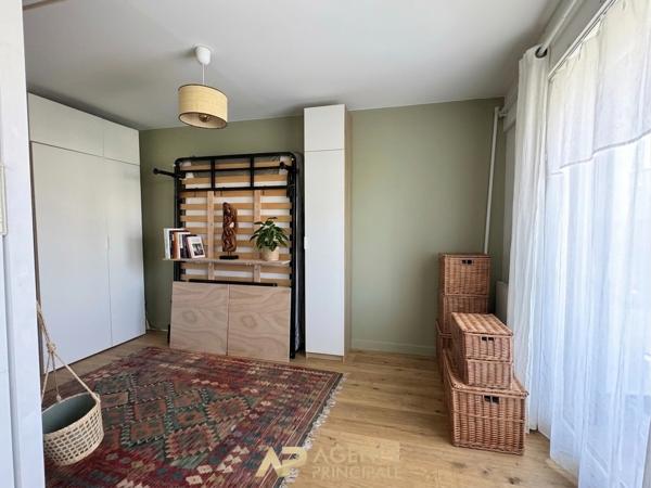 Appartement Type 2 - Parking + Balcon + Ascenseur - La Rochelle secteur Bastion St Nicolas €299 000 ** - Référence JH730ED1