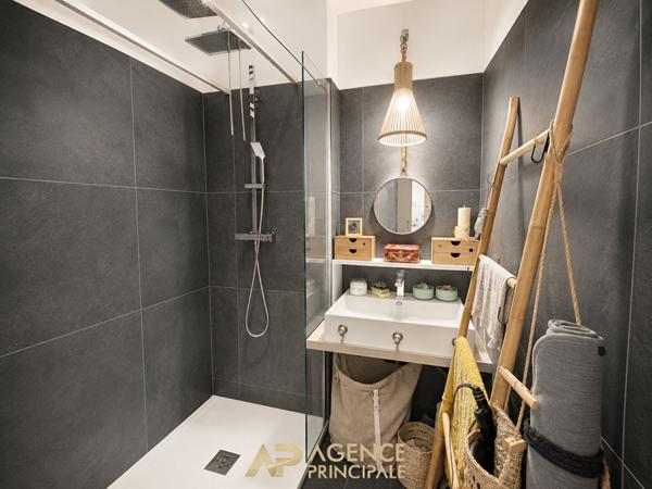Appartement Type 2 - Parking + Balcon + Ascenseur - La Rochelle secteur Bastion St Nicolas €299 000 ** - Référence JH730ED1