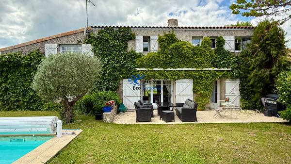 SAINT ROGATIEN MAISON 4 CHAMBRES PISCINE GARAGE  La rochelle