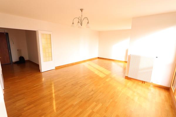 GRAND APPARTEMENT 2 PIECES 74M² - SECTEUR ST MARCEAU MOUILLERE