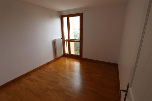 GRAND APPARTEMENT 2 PIECES 74M² - SECTEUR ST MARCEAU MOUILLERE