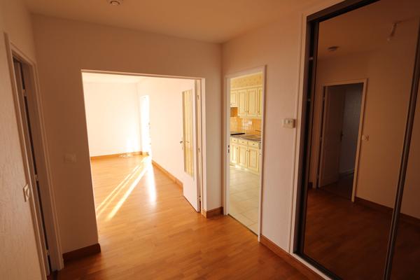 GRAND APPARTEMENT 2 PIECES 74M² - SECTEUR ST MARCEAU MOUILLERE