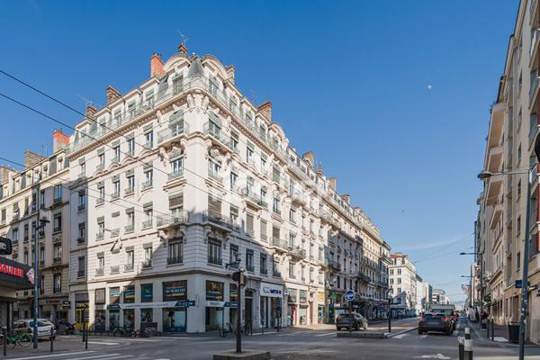 Appartement traversant - vue dégagée - ascenseur - cave