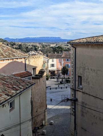 Spacieux T4 vue Sainte Victoire + remise et atelier