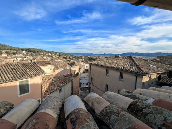 Spacieux T4 vue Sainte Victoire + remise et atelier