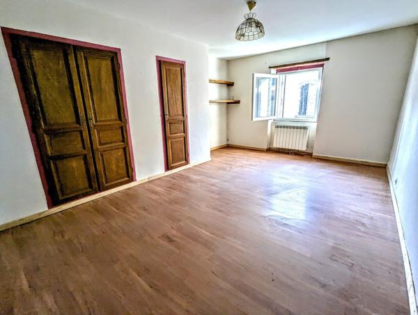 Spacieux T4 vue Sainte Victoire + remise et atelier