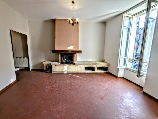 Spacieux T4 vue Sainte Victoire + remise et atelier