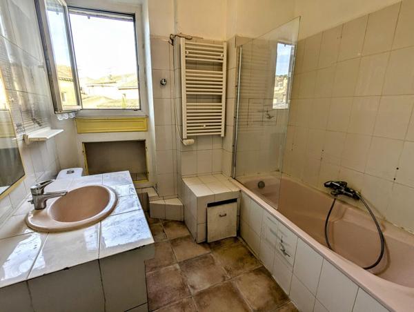 Spacieux T4 vue Sainte Victoire + remise et atelier