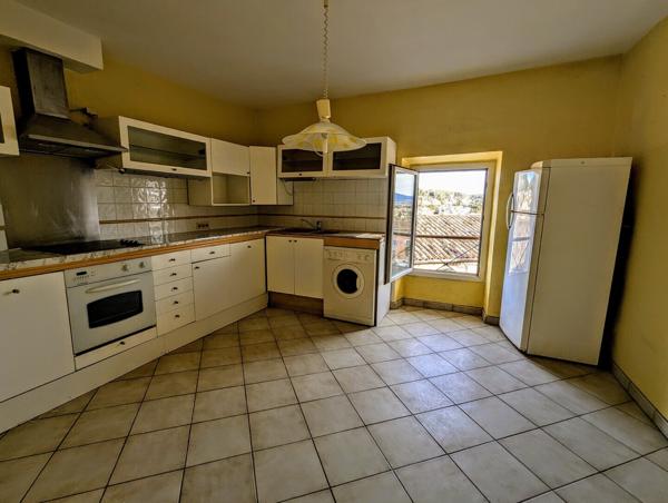 Spacieux T4 vue Sainte Victoire + remise et atelier