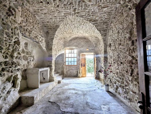 Spacieux T4 vue Sainte Victoire + remise et atelier