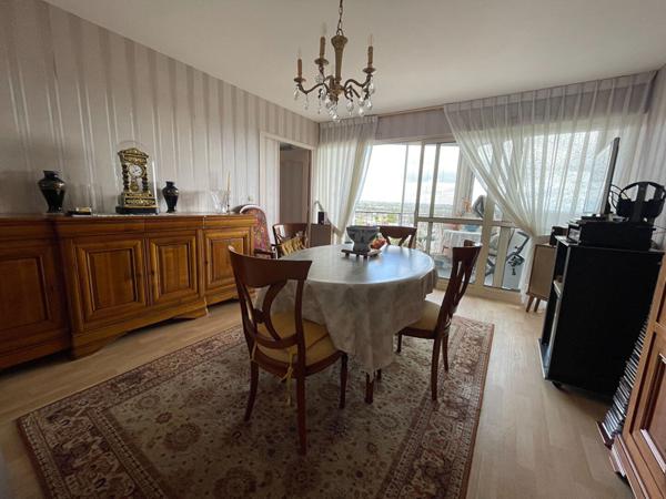 VANNES secteur Ménimur appartement 78 m², 2 chambres, commerces, bus, écoles.