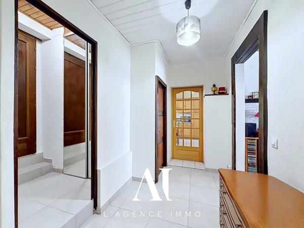 Duplex traversant T5 3 Chambres 127 m2 avec garage communiquant et stationnement privatif à GEX 01170