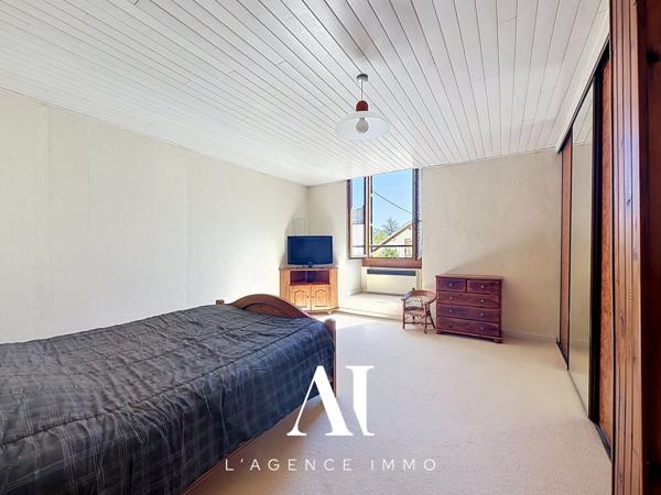 Duplex traversant T5 3 Chambres 127 m2 avec garage communiquant et stationnement privatif à GEX 01170