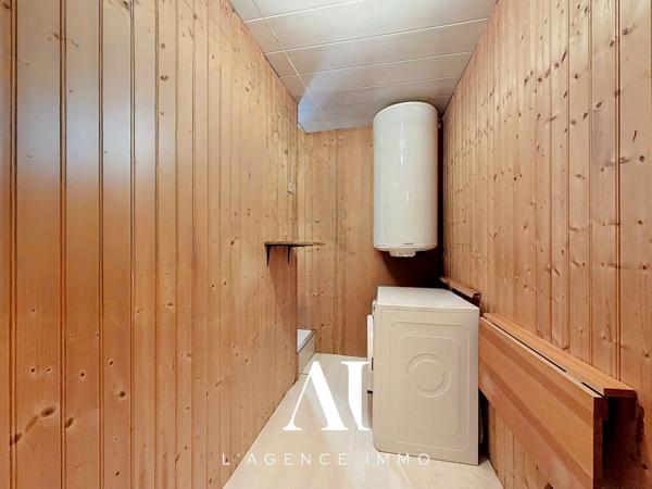 Duplex traversant T5 3 Chambres 127 m2 avec garage communiquant et stationnement privatif à GEX 01170