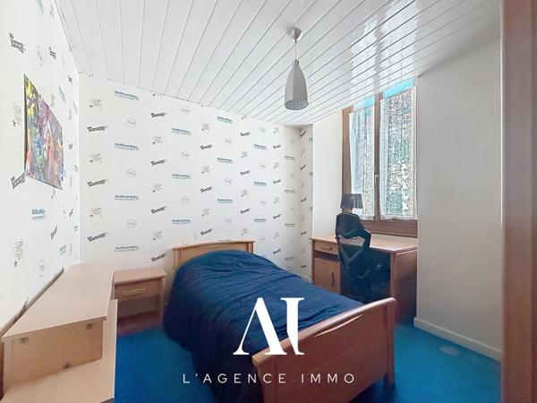 Duplex traversant T5 3 Chambres 127 m2 avec garage communiquant et stationnement privatif à GEX 01170