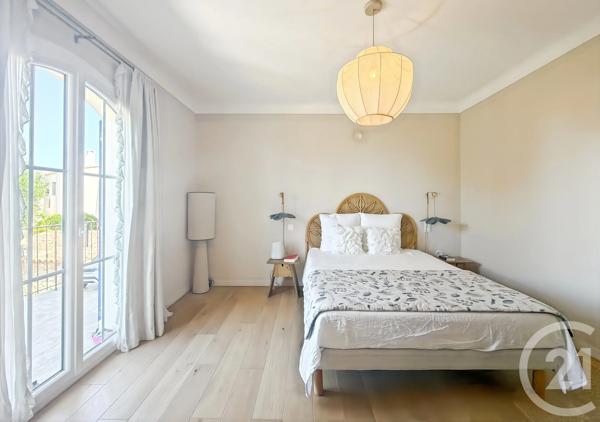 Appartement T3 à vendre  3 pièces - 121,35 m 2   CALVI  - 202