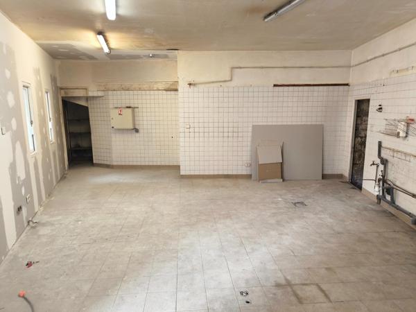Opportunité investisseur ou commerçant — Immeuble mixte en plein centre-ville de Saint-Jean-d'Angély