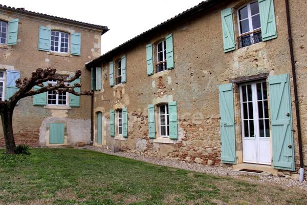 Propriete à vendre 15 pièces proche de FLEURANCE (32)