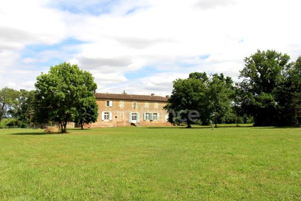 Propriete à vendre 15 pièces proche de FLEURANCE (32)