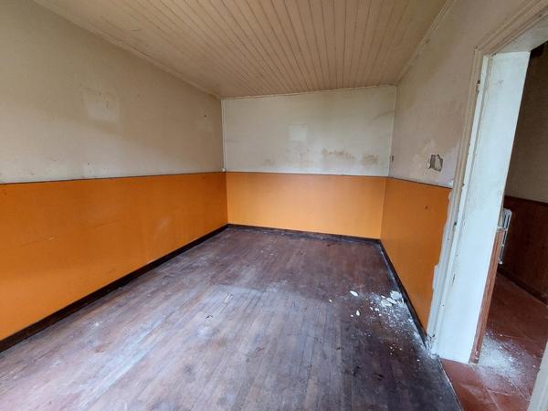 maison de 68 m² avec dépendance, garages et jardin