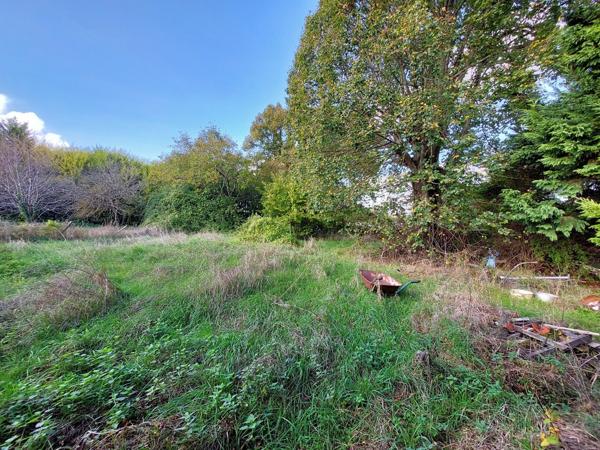 maison de 68 m² avec dépendance, garages et jardin