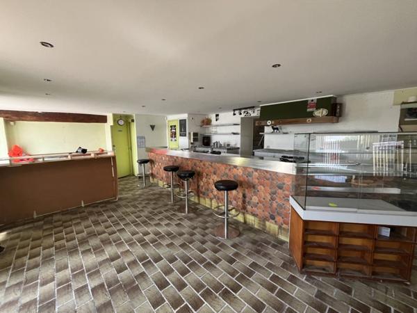 Maison à louer 675 € CC Descartes 5 p 219 m² DPE D