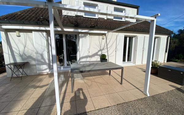 Maison à vendre    5 pièces •  Sainte-Foy-lès-Lyon