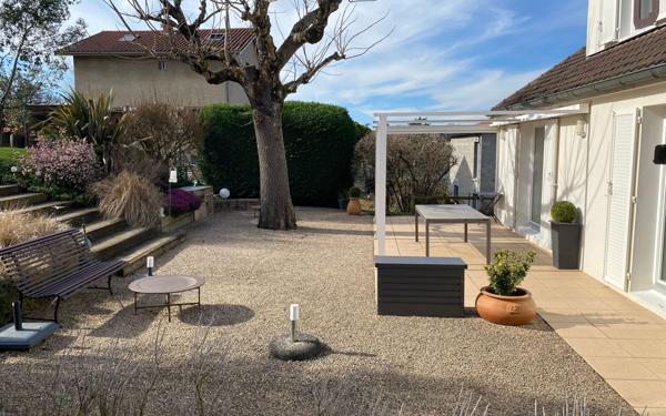 Maison à vendre    5 pièces •  Sainte-Foy-lès-Lyon