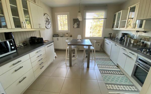 Maison à vendre    5 pièces •  Sainte-Foy-lès-Lyon