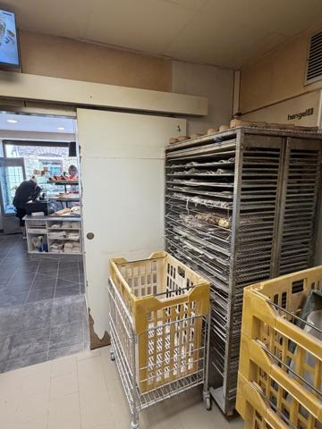 Tres bon commerce de boulangerie-patisserie-traiteur