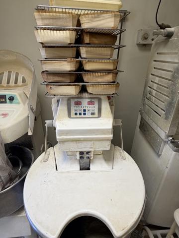 Tres bon commerce de boulangerie-patisserie-traiteur