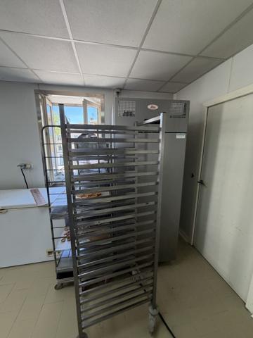 Tres bon commerce de boulangerie-patisserie-traiteur