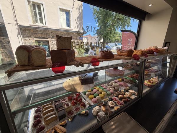 Tres bon commerce de boulangerie-patisserie-traiteur