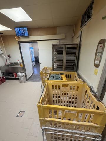 Tres bon commerce de boulangerie-patisserie-traiteur