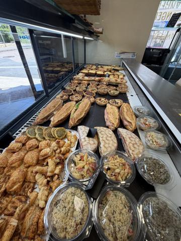 Tres bon commerce de boulangerie-patisserie-traiteur