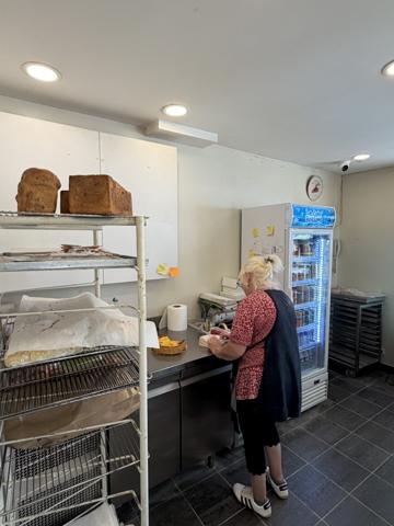 Tres bon commerce de boulangerie-patisserie-traiteur