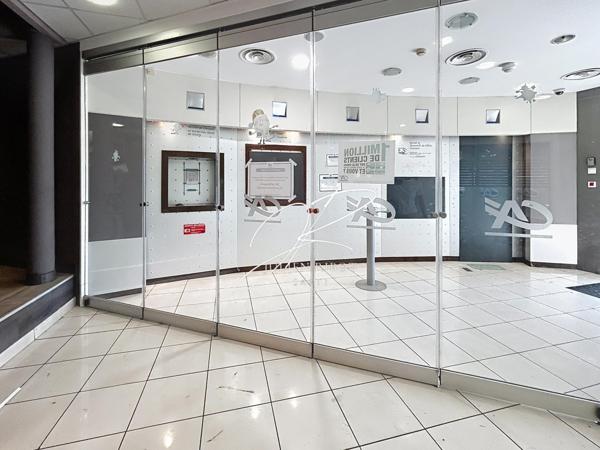 Local commercial 303 m²