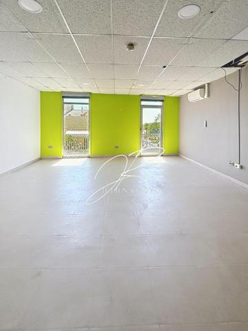 Local commercial 303 m²