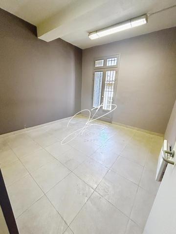 Local commercial 303 m²